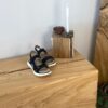 Klassisk sort sandal med ergonomisk komfort – til dig, der går langt og står godt