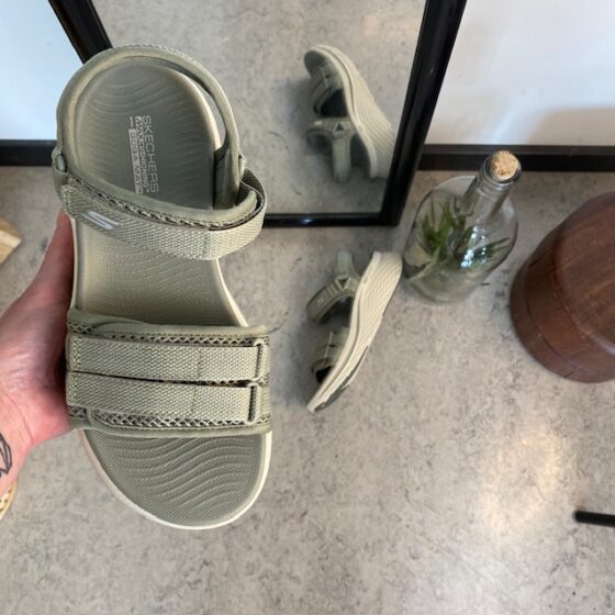 Grøn Skechers Max Cushioning Elite 2.0 Sandal med god svangstøtte