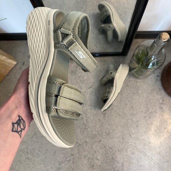 Grøn Skechers Max Cushioning Elite 2.0 Sandal med god svangstøtte