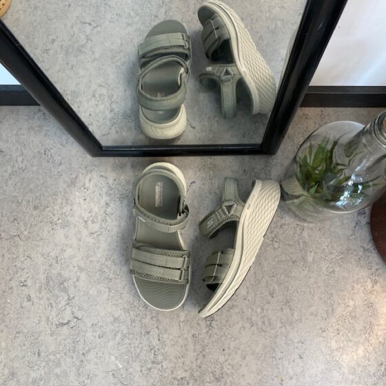Grøn Skechers Max Cushioning Elite 2.0 Sandal med god svangstøtte