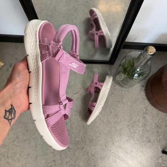 Rosa Skechers GOwalk sandal, bred model