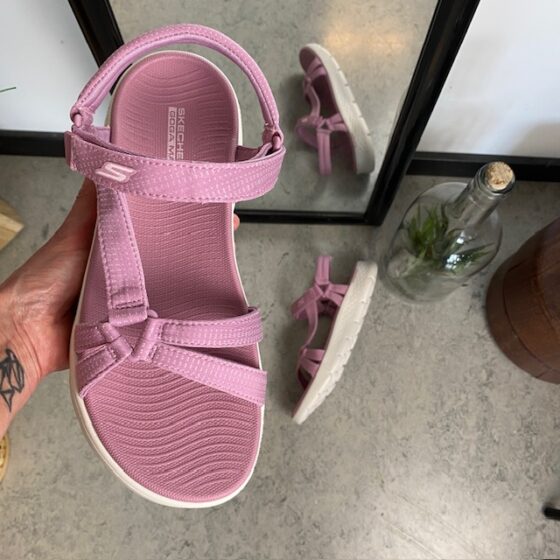 Rosa Skechers GOwalk sandal, bred model