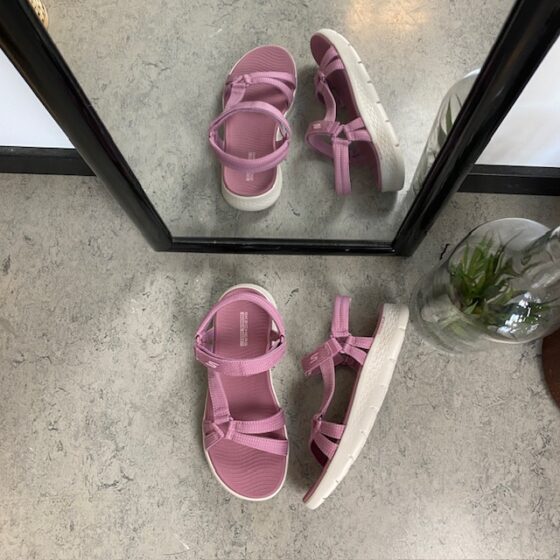 Rosa Skechers GOwalk sandal, bred model