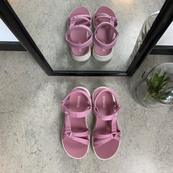 Rosa Skechers GOwalk sandal, bred model