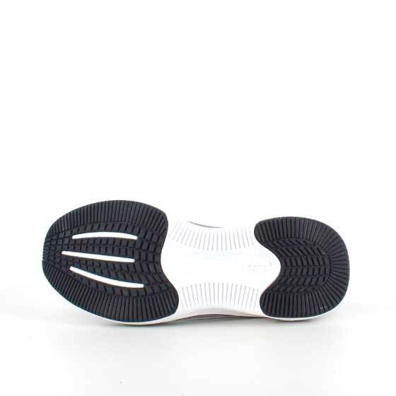 Sort slip-ins sko fra Skechers med elastiksnøre