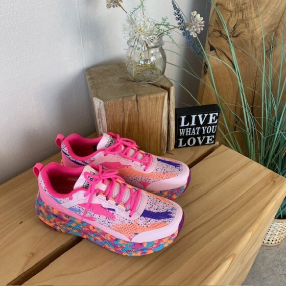 Skechers Max Cushion: Komfortable, multifarvede hverdagssko med støtte.