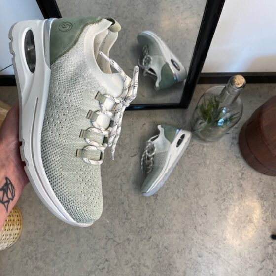 Remonte slip-on sneakers med god svangstøtte.