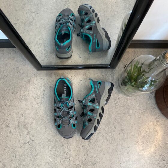 Lukket trekkingsandal – Komfort, støtte og ventilation i ét design