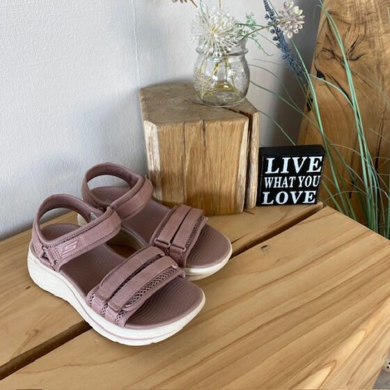 Rosa Skechers Max Cushioning Elite 2.0 Sandal med god svangstøtte