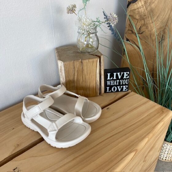Beige Teva letvægtssandal med svangstøtte