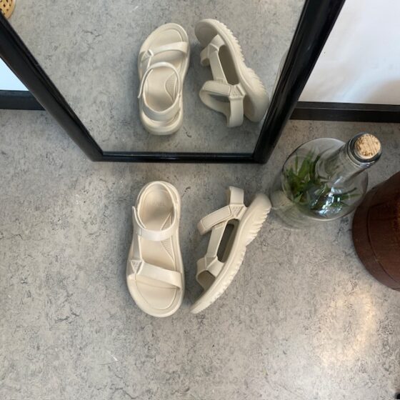 Beige Teva letvægtssandal med svangstøtte