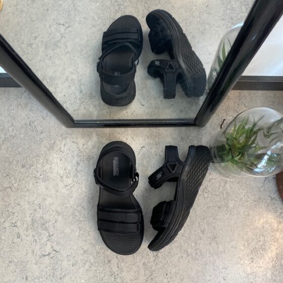 Sort Skechers Max Cushioning Elite 2.0 Sandal med god svangstøtte
