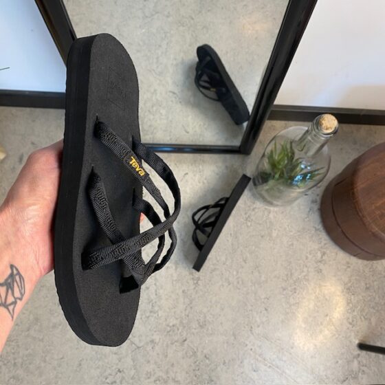 Sort Teva slip-on sandal med bløde tekstil stropper