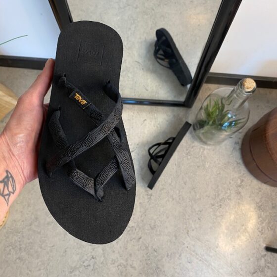 Sort Teva slip-on sandal med bløde tekstil stropper