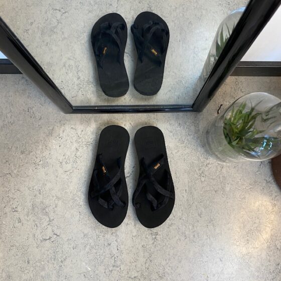 Sort Teva slip-on sandal med bløde tekstil stropper