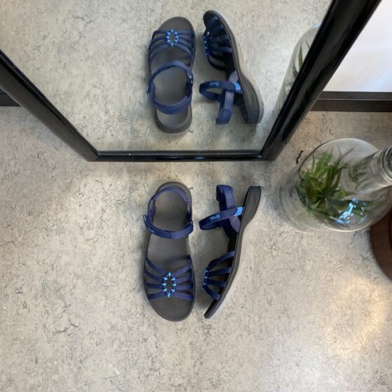 Blå Teva Tirra Traveler damesandal med svangstøtte