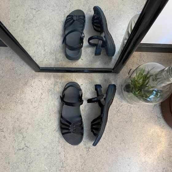 Sort Teva Tirra Traveler damesandal med svangstøtte