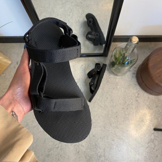 Sort Teva sandal i enkelt design med svangstøtte