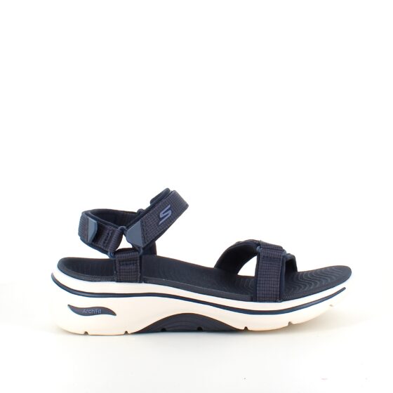 Skechers sandal med svangstøtte og 3 justerbare remme i marineblå.
