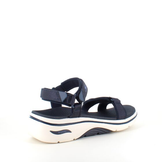 Skechers sandal med svangstøtte og 3 justerbare remme i marineblå.