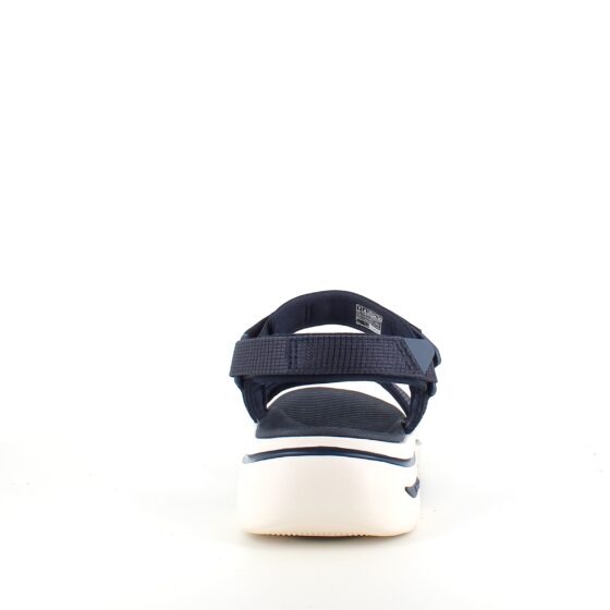 Skechers sandal med svangstøtte og 3 justerbare remme i marineblå.