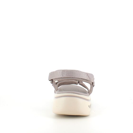 Skechers sandal med svangstøtte og 3 justerbare remme i beige.