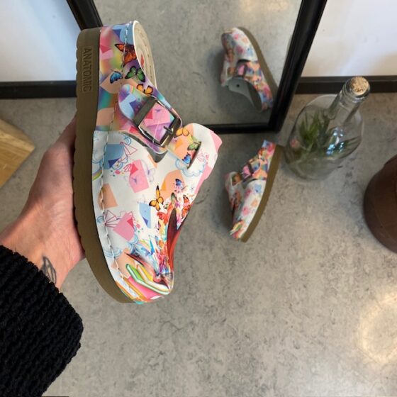 Træsko med sommerfugleprint