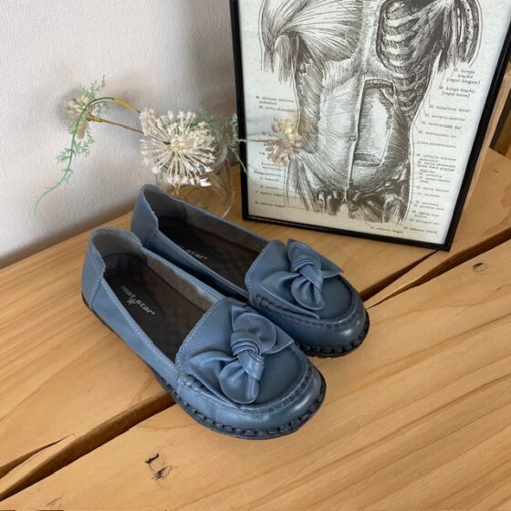 Elegant ballerina i blåt farvet skind
