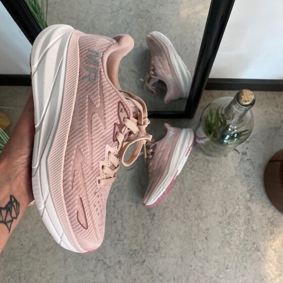 Rosa sneakers med åndbar overdel