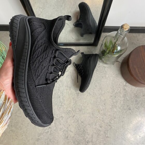 Letvægts sort slip-on sko