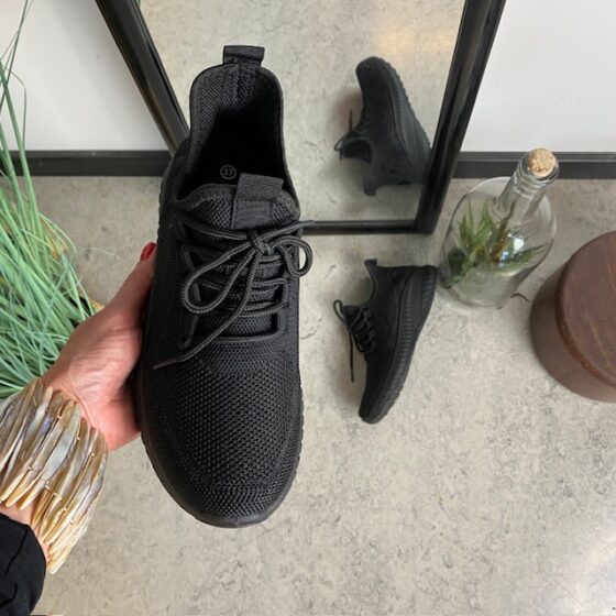 Letvægts sort slip-on sko