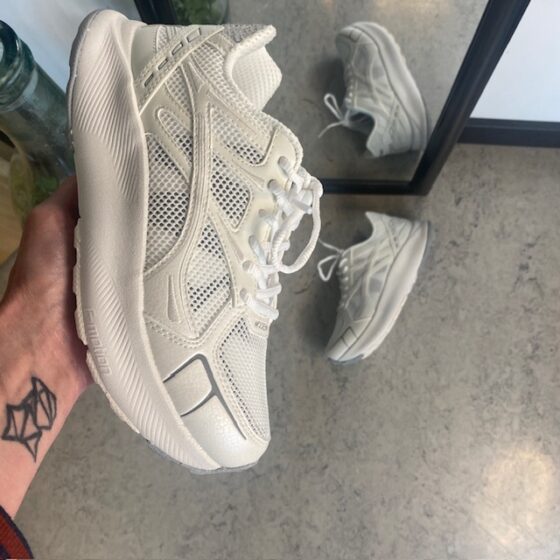 Woden letvægts sneakers med god svangstøtte