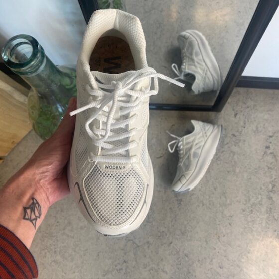 Woden letvægts sneakers med god svangstøtte