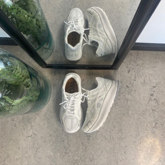 Woden letvægts sneakers med god svangstøtte