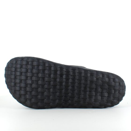 Sort herre slip on sandal fra MBT med ergonomisk fodseng