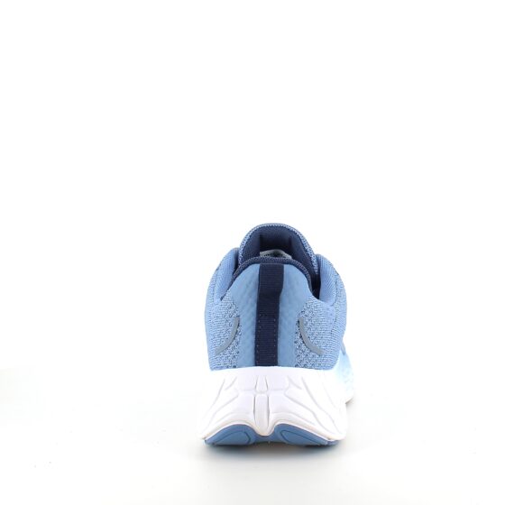 Blå sneakers med åndbar overdel
