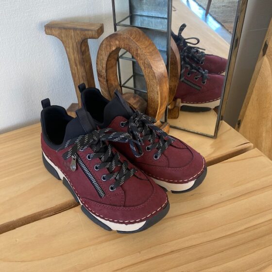 Bordeux sneakers fra Rieker med god stødabsorbering