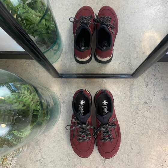 Bordeux sneakers fra Rieker med god stødabsorbering