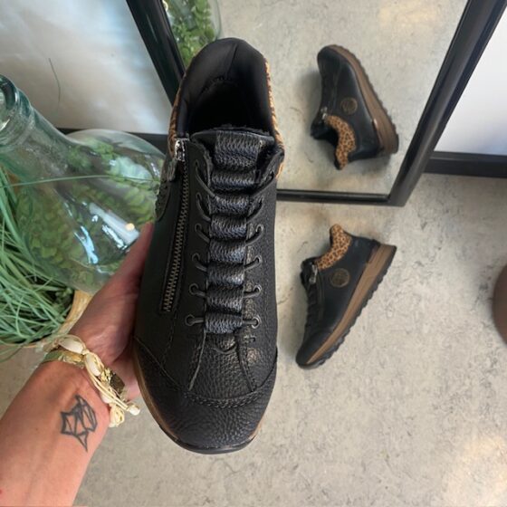 Rieker Step-in støvle med flotte detaljer