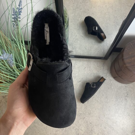 Sort Slip on hjemmesko