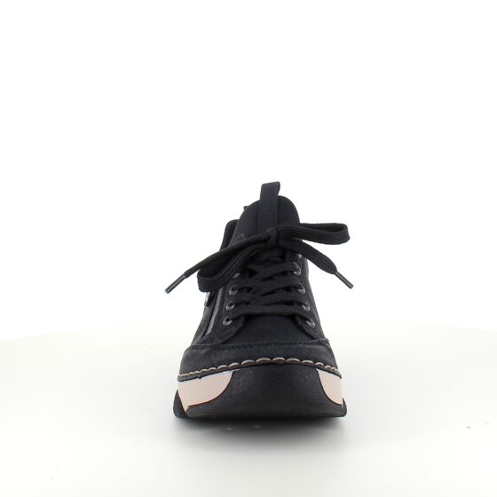 Sort sneakers fra Rieker med god stødabsorbering