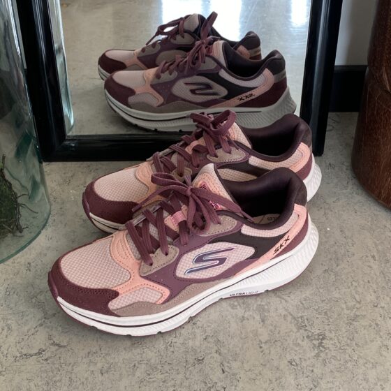 Ultra let sko fra Skechers ned nasser af stødabsorbering