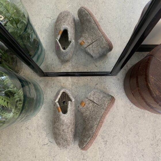 Green Comfort uld hjemmesko med Støt Brysterne logo