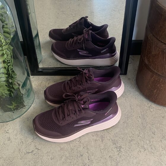 Lilla Skechers slip-in med MaxChusion bund