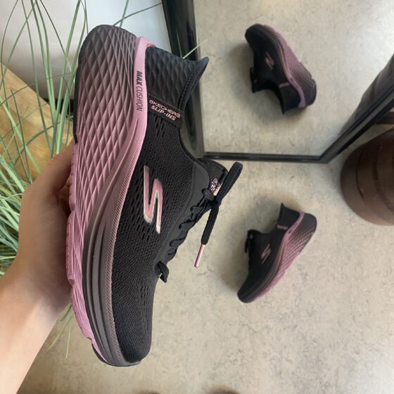 Skechers slip-ins med Max Cushion sål