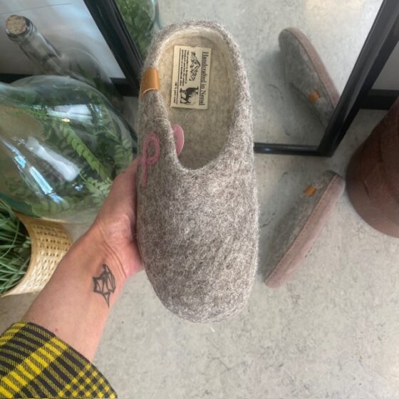 Lav Green Comfort uld hjemmesko med Støt Brysterne logo