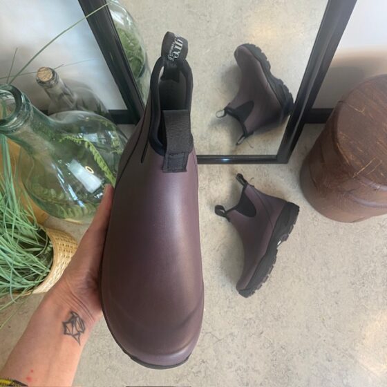 Mørklilla gummistøvle med svangstøtte fra Green Comfort.