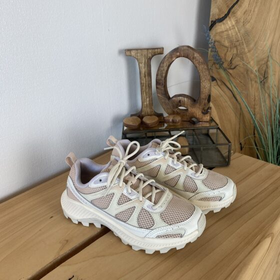 Komfortabel og robust Merrell vandresko i beige
