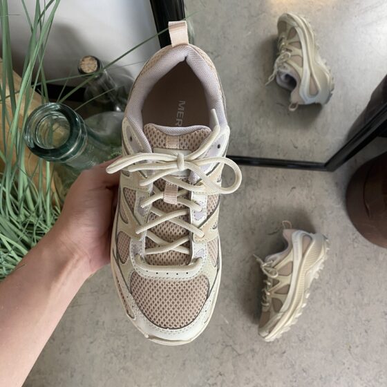 Komfortabel og robust Merrell vandresko i beige