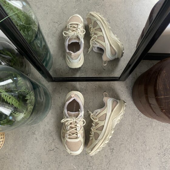 Komfortabel og robust Merrell vandresko i beige